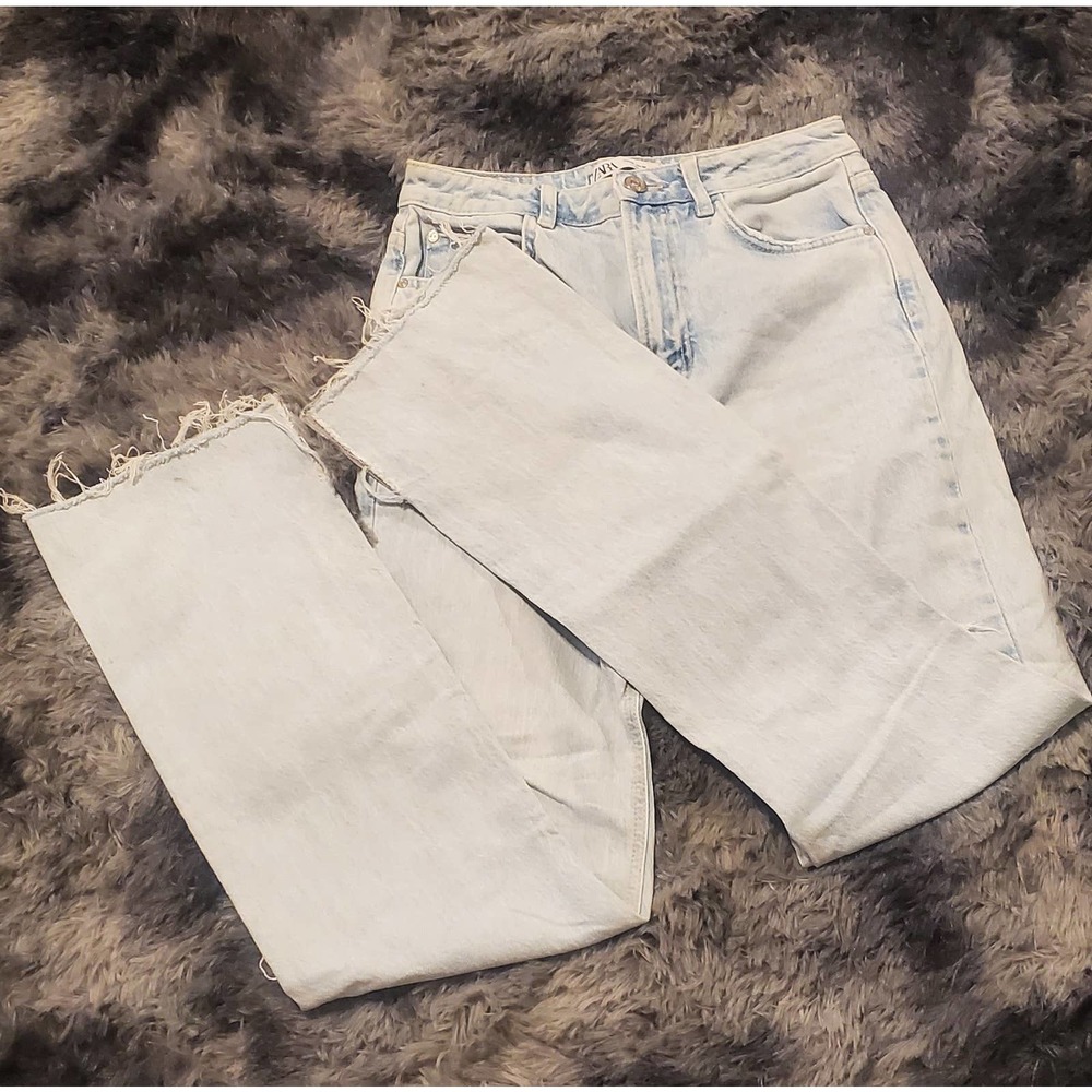 ZARA High Rise Light Wash Distressed Straight Leg Size 2